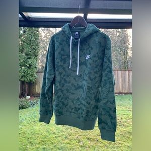 Nike Club Fleece Hoodie Green Camo Size M